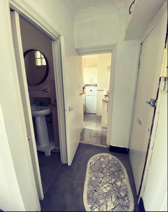 Complete 1 Bedroom Apartment With Wi-Fi, Kitchen, Tv In Heart Of Chiswick, Londra Dış mekan fotoğraf