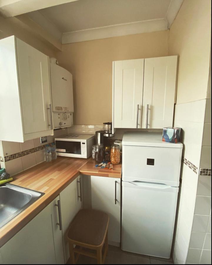 Complete 1 Bedroom Apartment With Wi-Fi, Kitchen, Tv In Heart Of Chiswick, Londra Dış mekan fotoğraf