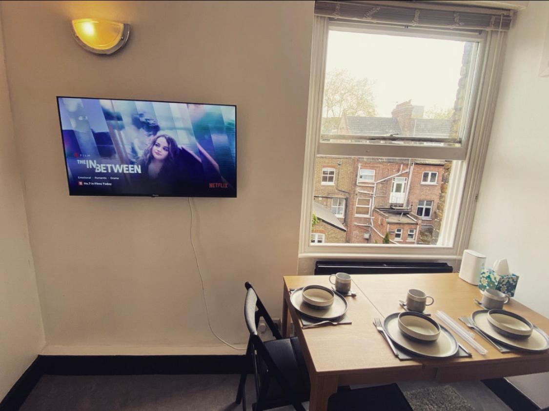 Complete 1 Bedroom Apartment With Wi-Fi, Kitchen, Tv In Heart Of Chiswick, Londra Dış mekan fotoğraf